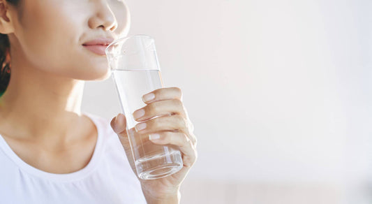 Drinking water before meals to support digestion